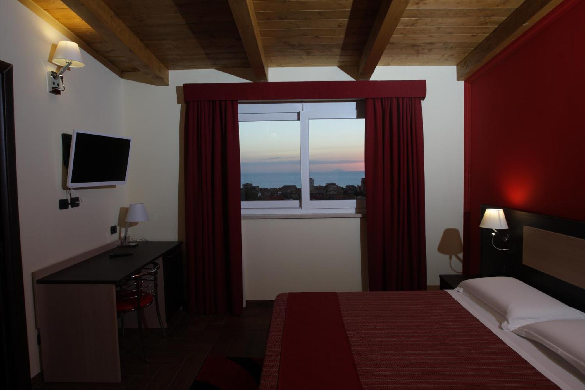 Hotel Paradiso فاليرنا المظهر الخارجي الصورة