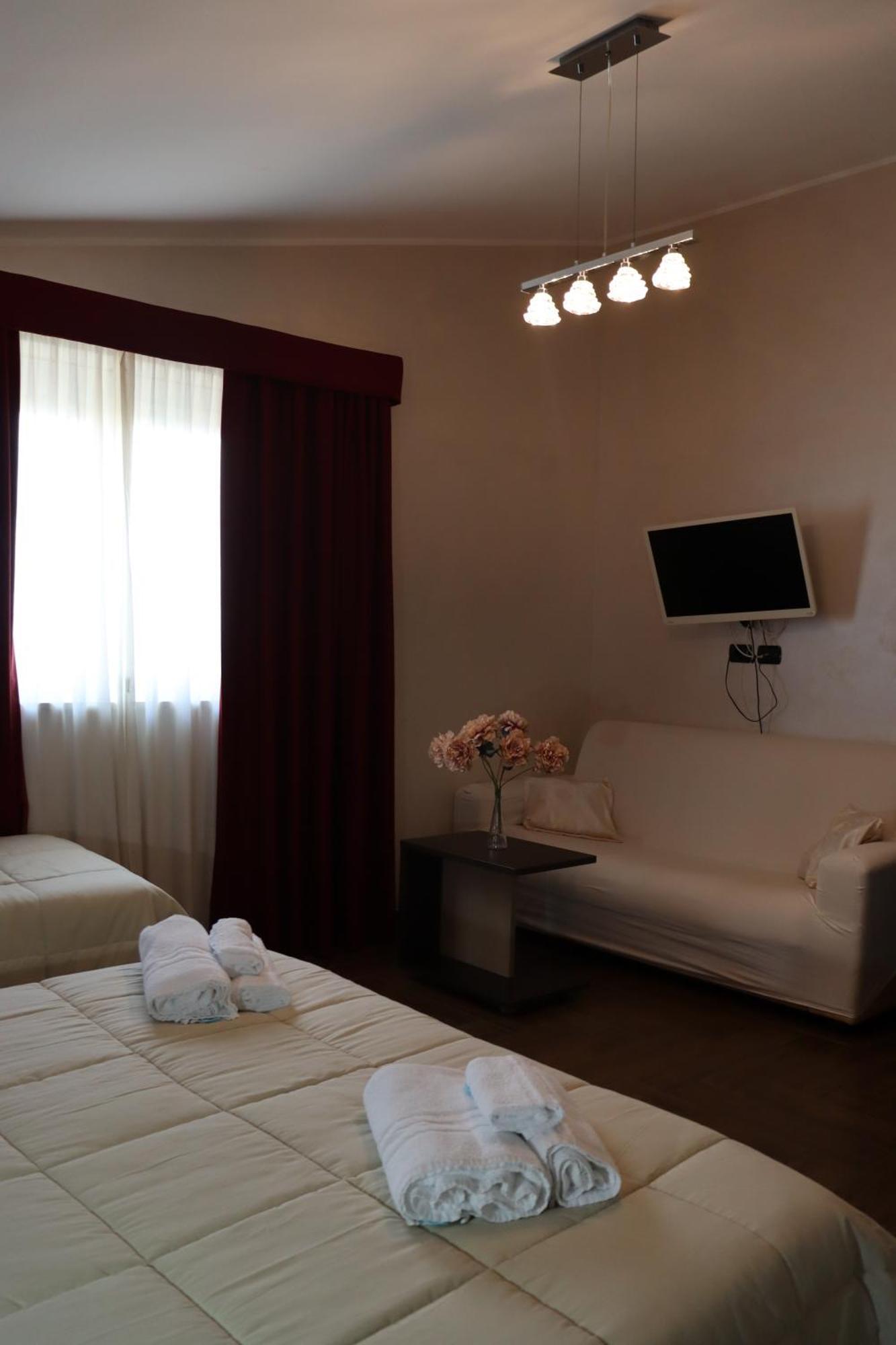Hotel Paradiso فاليرنا المظهر الخارجي الصورة
